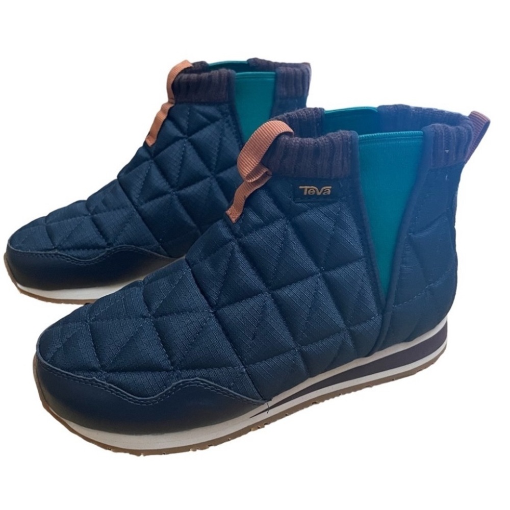 Teva ReEmber Mid Slip On Bootie Size 5 Navy
Worn once.